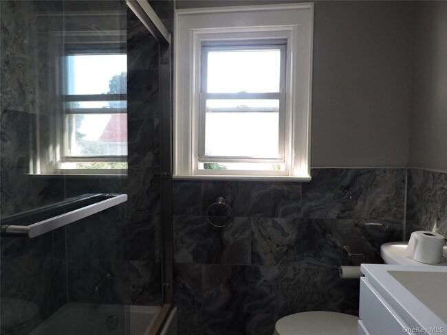 Building Photo - 47 Hillside Ave
