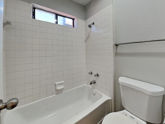 Building Photo - 10619 Woodleaf Dr