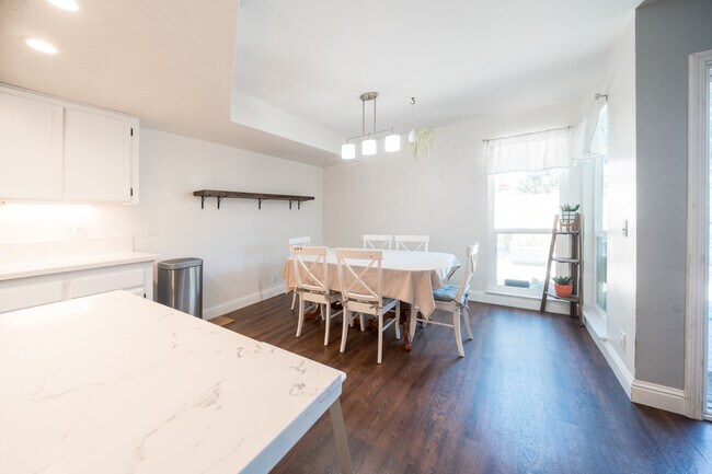 Building Photo - 1808 Cottonwood Ave