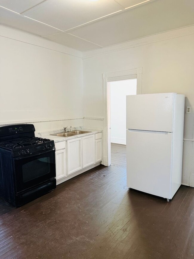 Building Photo - 362 9th St