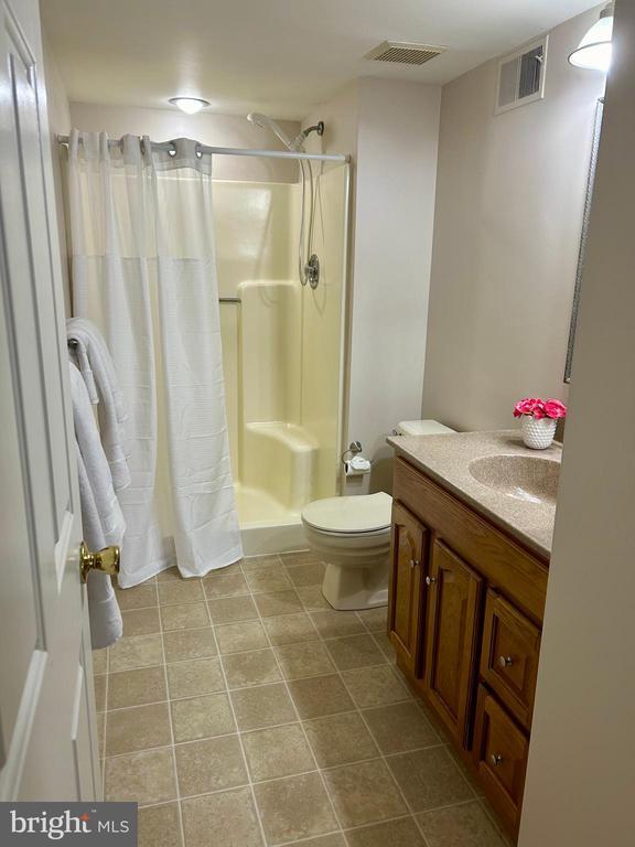 Building Photo - 1905 N Glen Dr