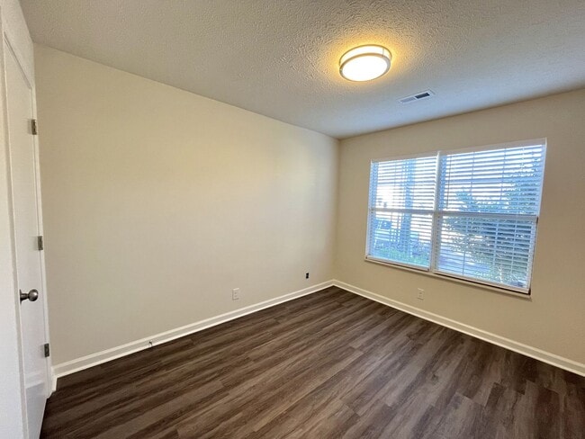 Building Photo - 3BR/2BA Hermitage Rental Minutes from I-40...