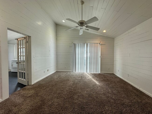 Building Photo - 2 Bedroom One Bath Lake House