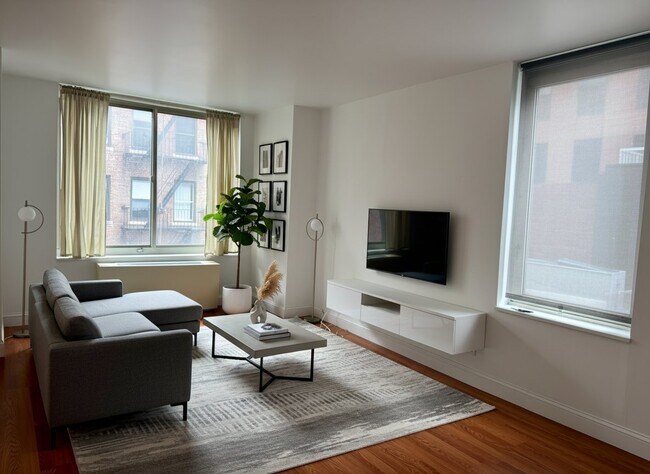 Building Photo - 145 E 48th St