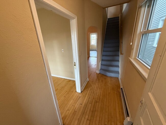 Building Photo - SHORT TERM WINTER RENTAL ONLY!!!!!