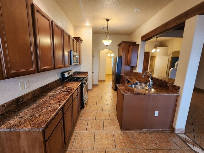 Building Photo - 2105 San Patricio Loop