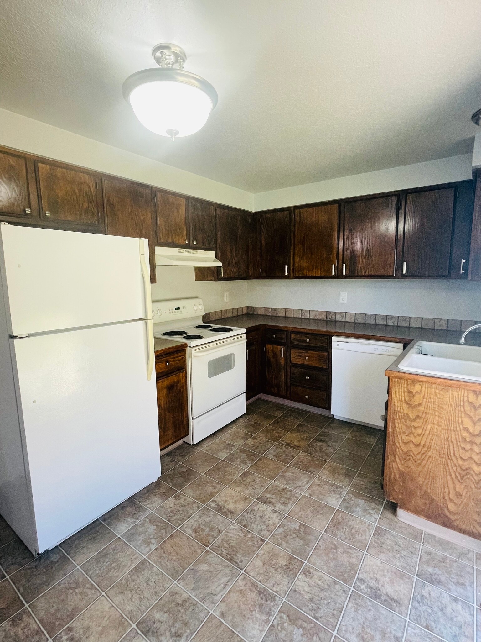 Kitchen - 906 N 34th Ave