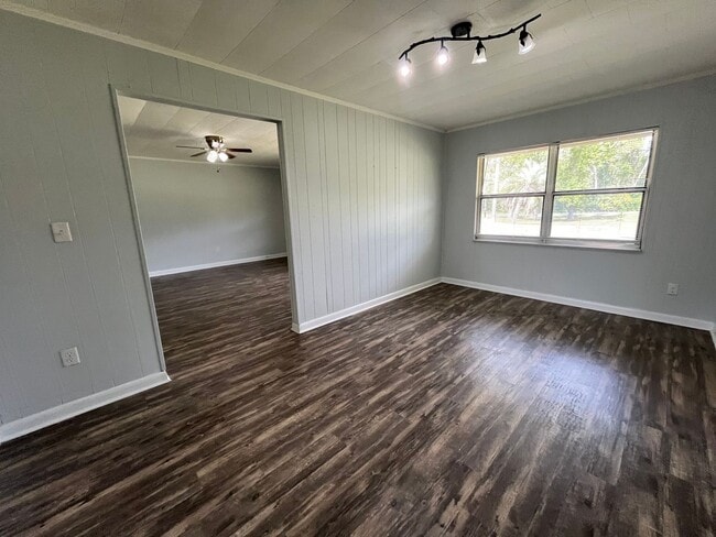 Building Photo - Spacious 4-Bedroom Brick Home on 1 Acre – ...