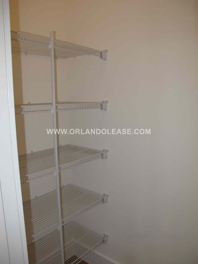 Building Photo - Beautiful 3/3.5 Townhome in the SODO area of Orlando