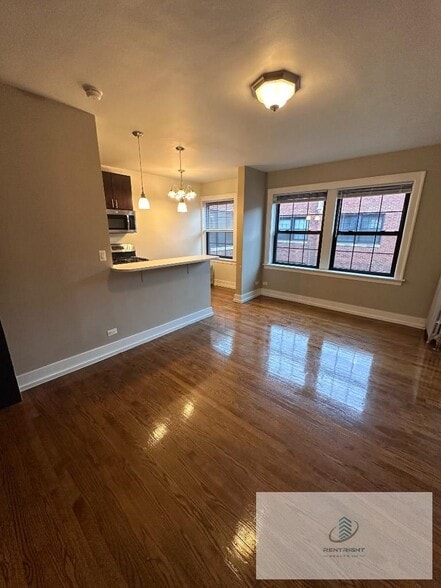 Building Photo - 1712 W Albion Ave