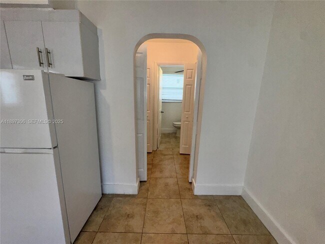 Building Photo - 2305 Monroe St