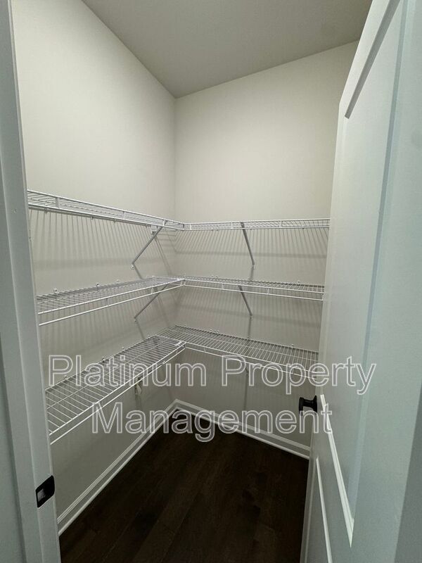 Building Photo - 705 Fieldcrest Park Ln