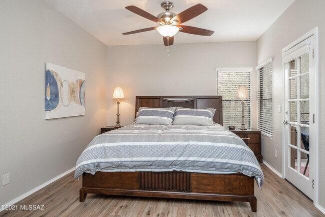 Building Photo - 6655 N Canyon Crest Dr