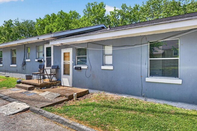 Building Photo - 437 Carver Ln