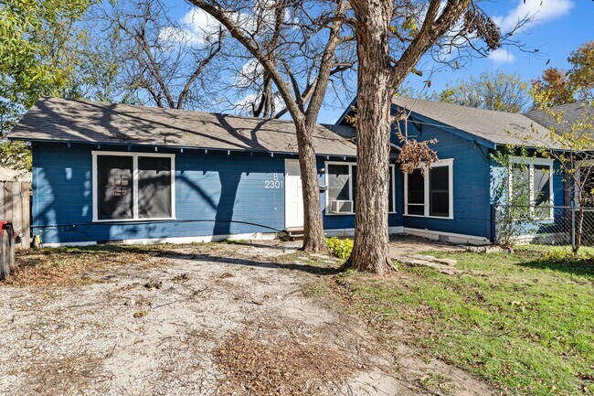 Primary Photo - 2301 N 16th St