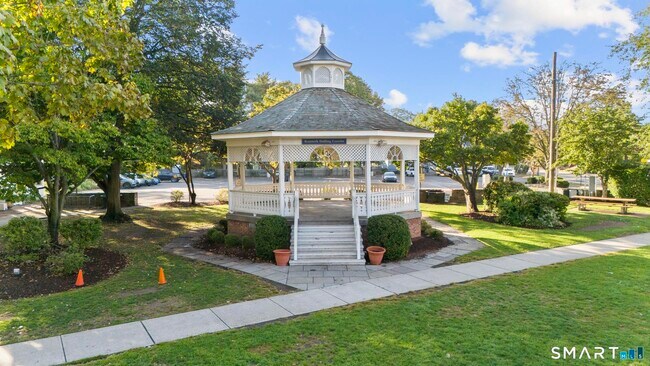 Building Photo - 17 Vermont Ave