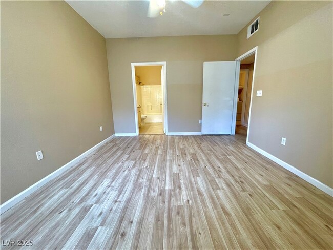 Building Photo - 8250 N Grand Canyon Dr
