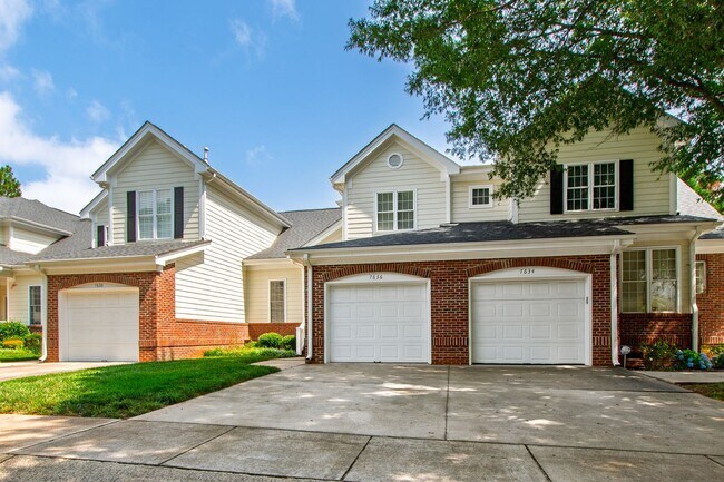 Building Photo - Lovely 3 bedroom townhome in fantastic Ral...