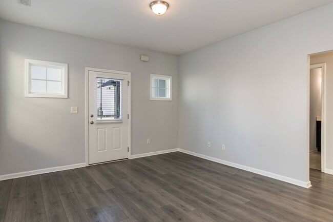 Building Photo - One Level Home Move In Ready!