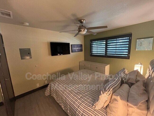 Building Photo - 2821 Los Felices Cir W