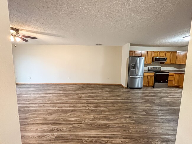 Building Photo - 2 Bedroom Town Home