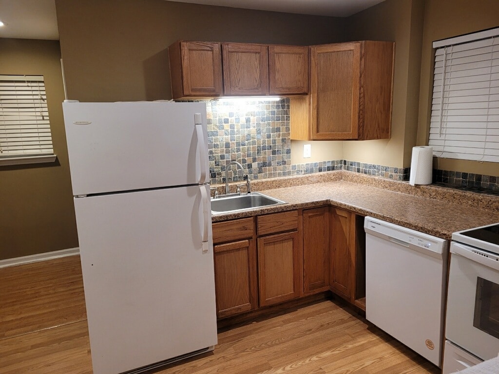 Kitchen - 4521 Merle Dr