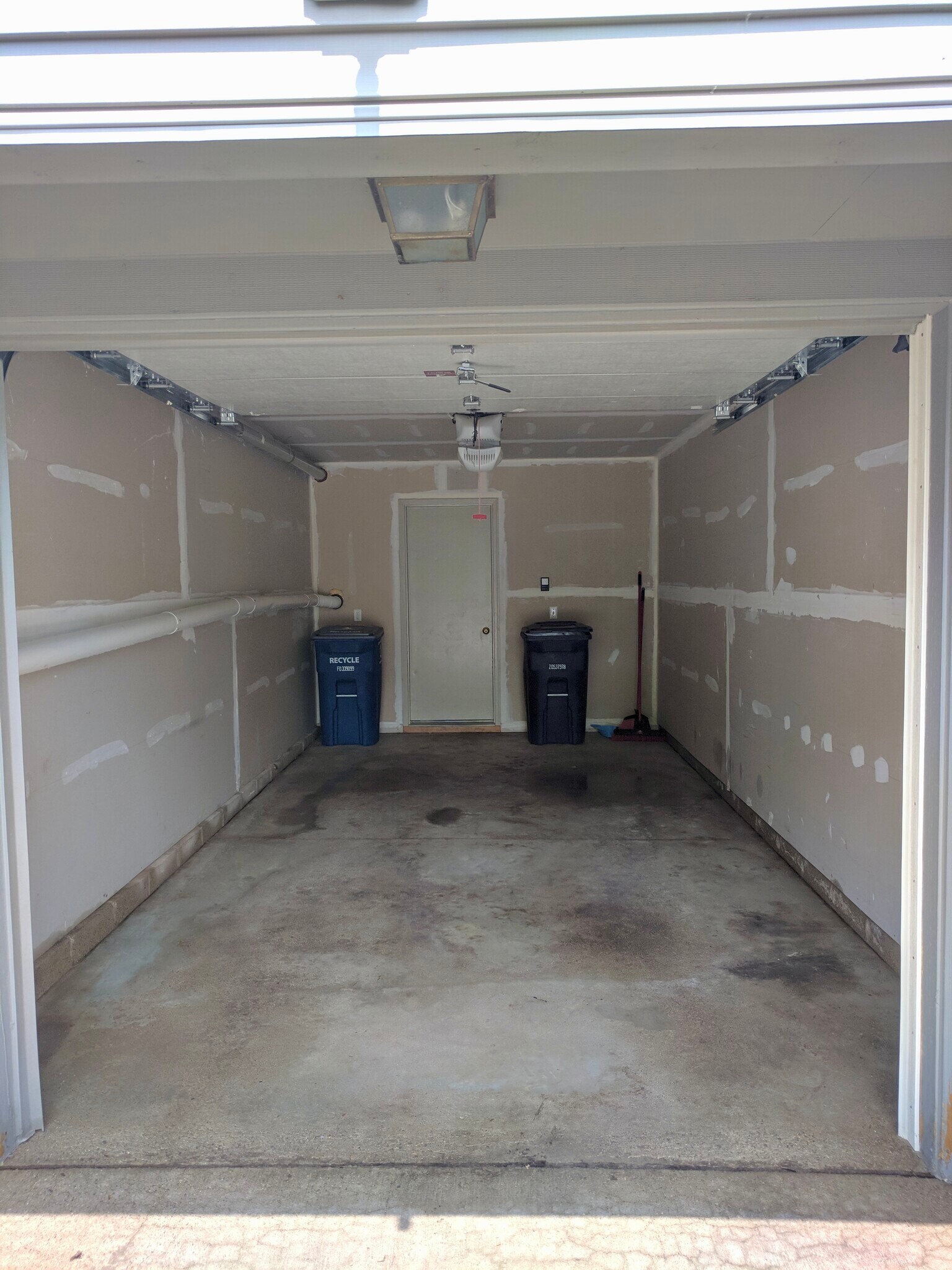 Garage - 2916 Barclay Way