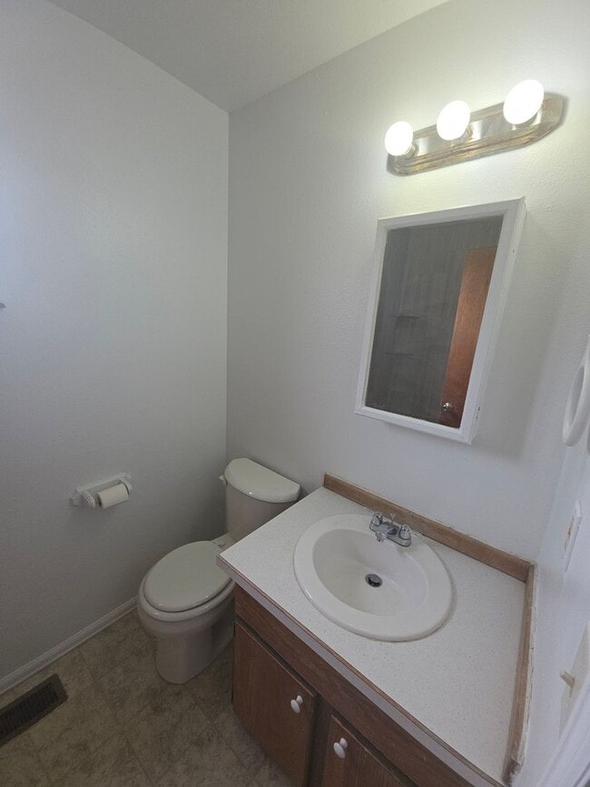 Building Photo - 3 Bedroom Apartment in FRUITA!!!