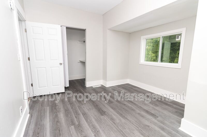 Building Photo - 2802 Fairview Dr