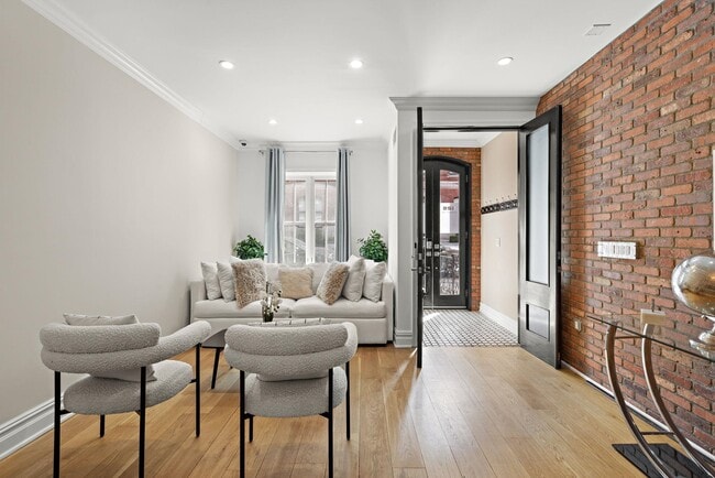 Building Photo - 526 Hudson St