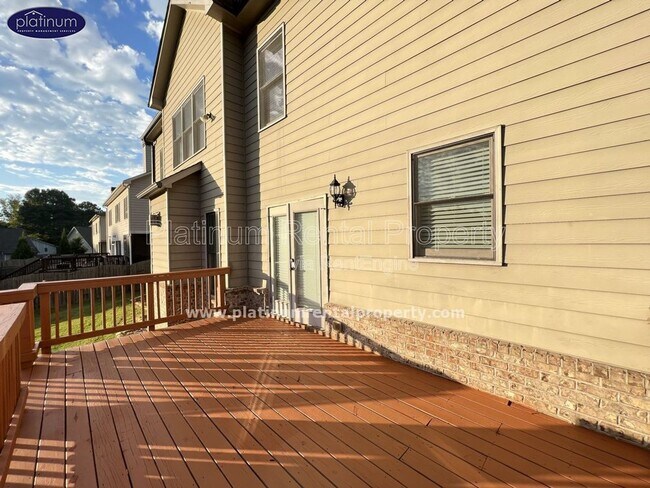 Building Photo - 1662 Fairview Dr