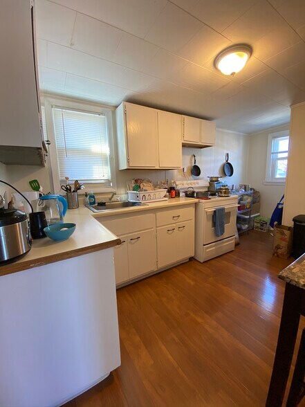 Building Photo - 49 Boylston St