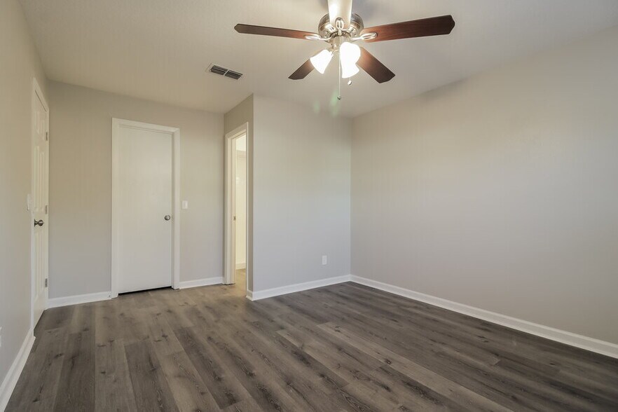 Building Photo - 2426 Sable Dr