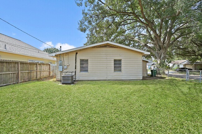 Building Photo - 1201 Orrel Dr