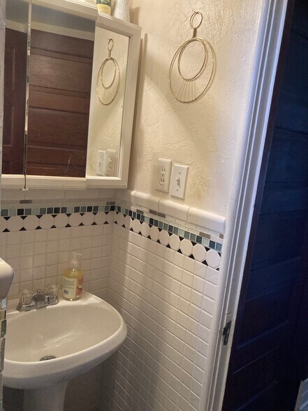 Bathroom - 915 25th St