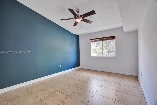 Building Photo - 6235 SW 47th Manor
