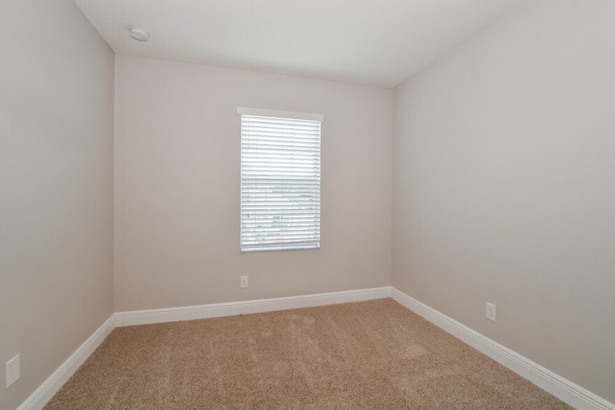 Building Photo - 1705 Southern Oak Loop