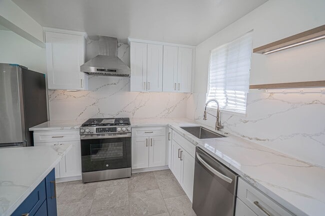 Building Photo - Single-Story 3-Bedroom Pool Home with RV P...