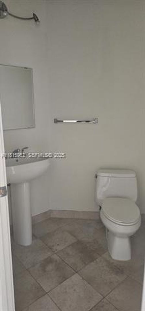 Building Photo - 1060 Brickell Ave