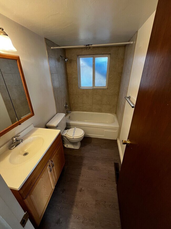 Building Photo - Immediate Move-In | Charming 2 Bed/1 Bath in Prime Provo Location