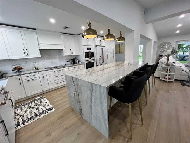 Building Photo - 3000 Jasmine Terrace