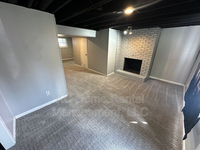 Building Photo - 710 NW Mock Ave