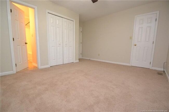 Building Photo - 121 Planetree Ln