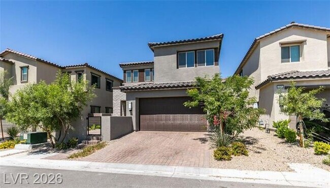 Building Photo - BEAUTIFUL 4 BEDROOM PROPERTY IN GATED COMMUNITY!