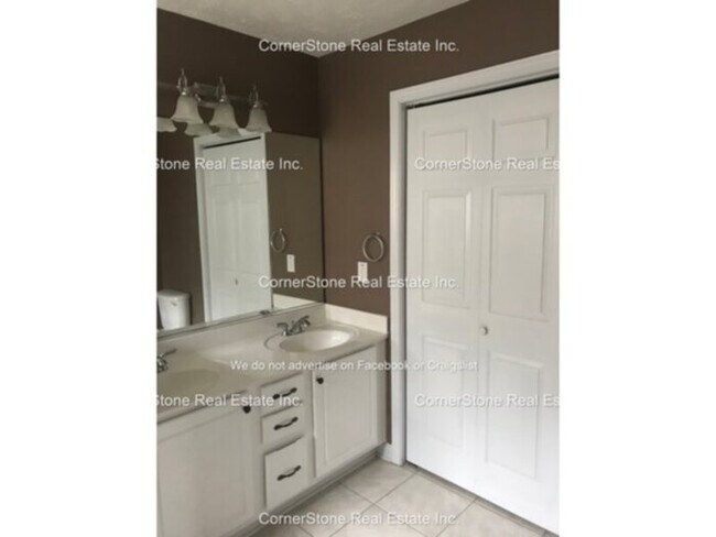 Building Photo - 1820 Balmoral Dr