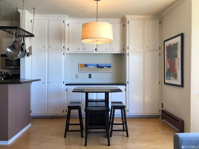 Building Photo - "Charming 1-Bedroom Haven in the Heart of San Francisco – 736 Sq Ft of Urban Comfort!"