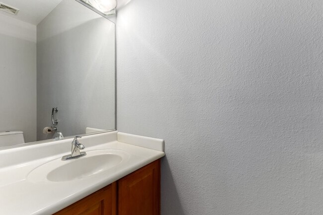 Building Photo - Long term rental in Oakwood with private pool