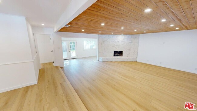 Building Photo - 495 Erbes Rd