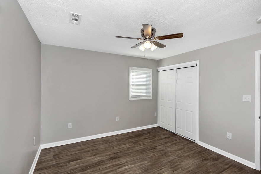 Building Photo - 3903 Telstar Cir SW