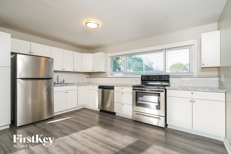 Building Photo - 3970 Jerome Ct